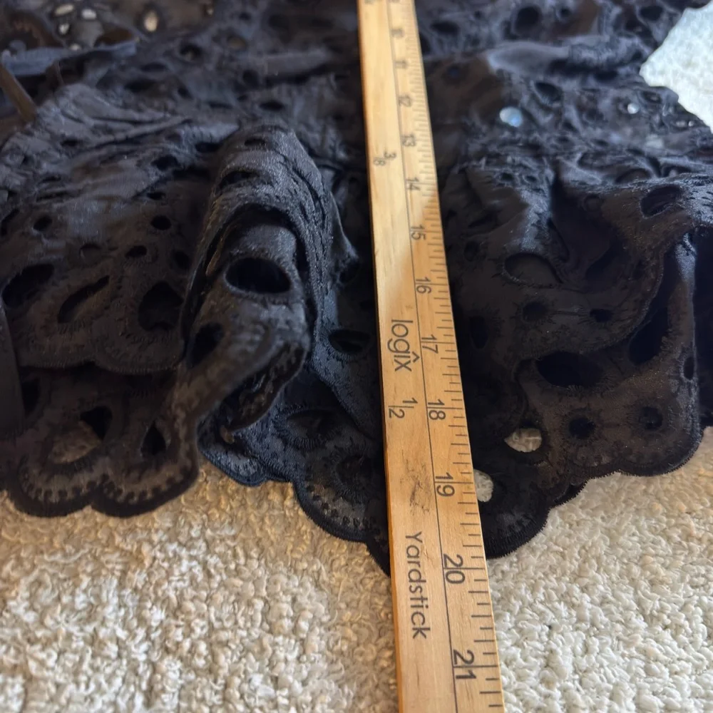 H&M Top Womens size XL Elegant Black Lace Embroidered eyelet Front tie Blouse‎